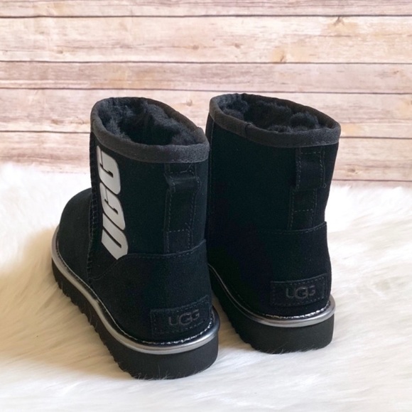 UGG Classic Mini UGG Rubber Logo Boots - Picture 3 of 8